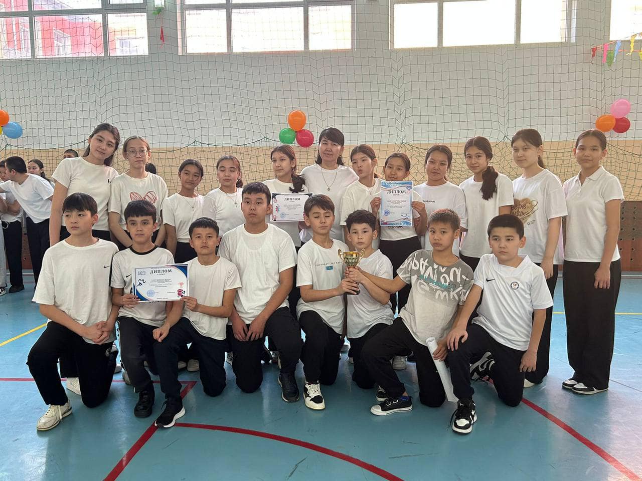 Эстафетные игры среди учащихся 7 классов